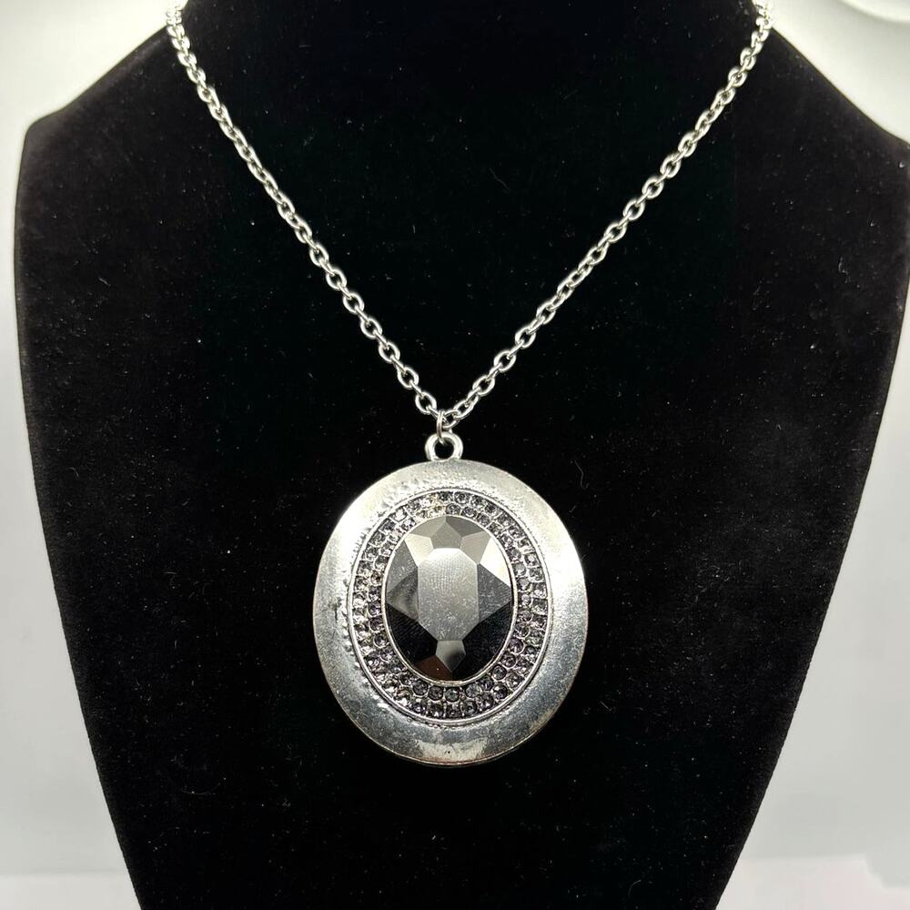 Silver Castle Couture Paparazzi Necklace